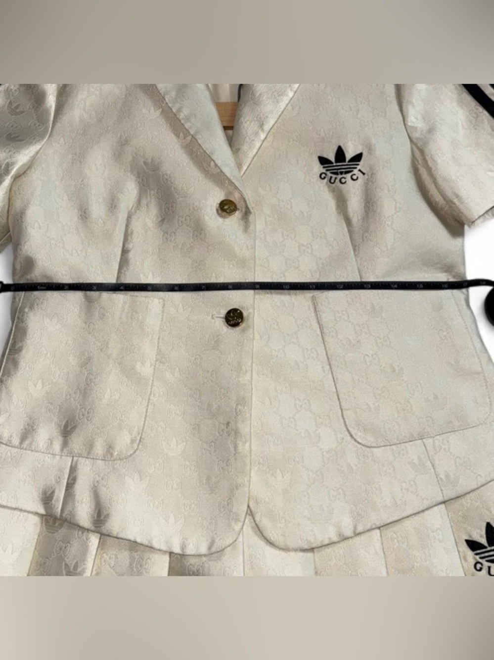 Adidas x Gucci: cream pleated skirt and blazer set - Picture 8 of 8